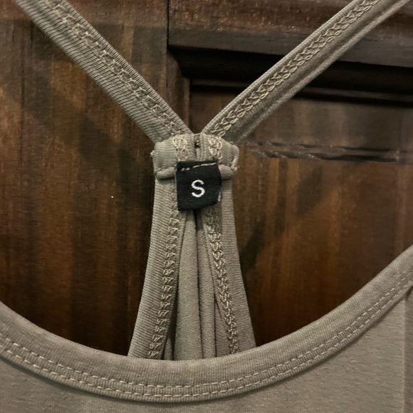 Breezy Eco-Conscious Style: Organic Cotton Fitted Green Racerback Tank Top - Picture 2 of 3